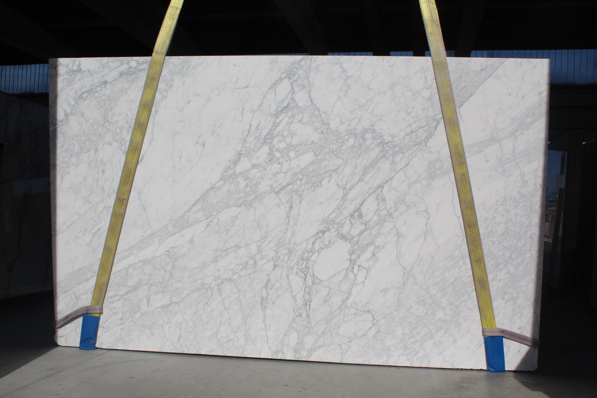 Calacatta Classico Polished/Honed 2cm Slab