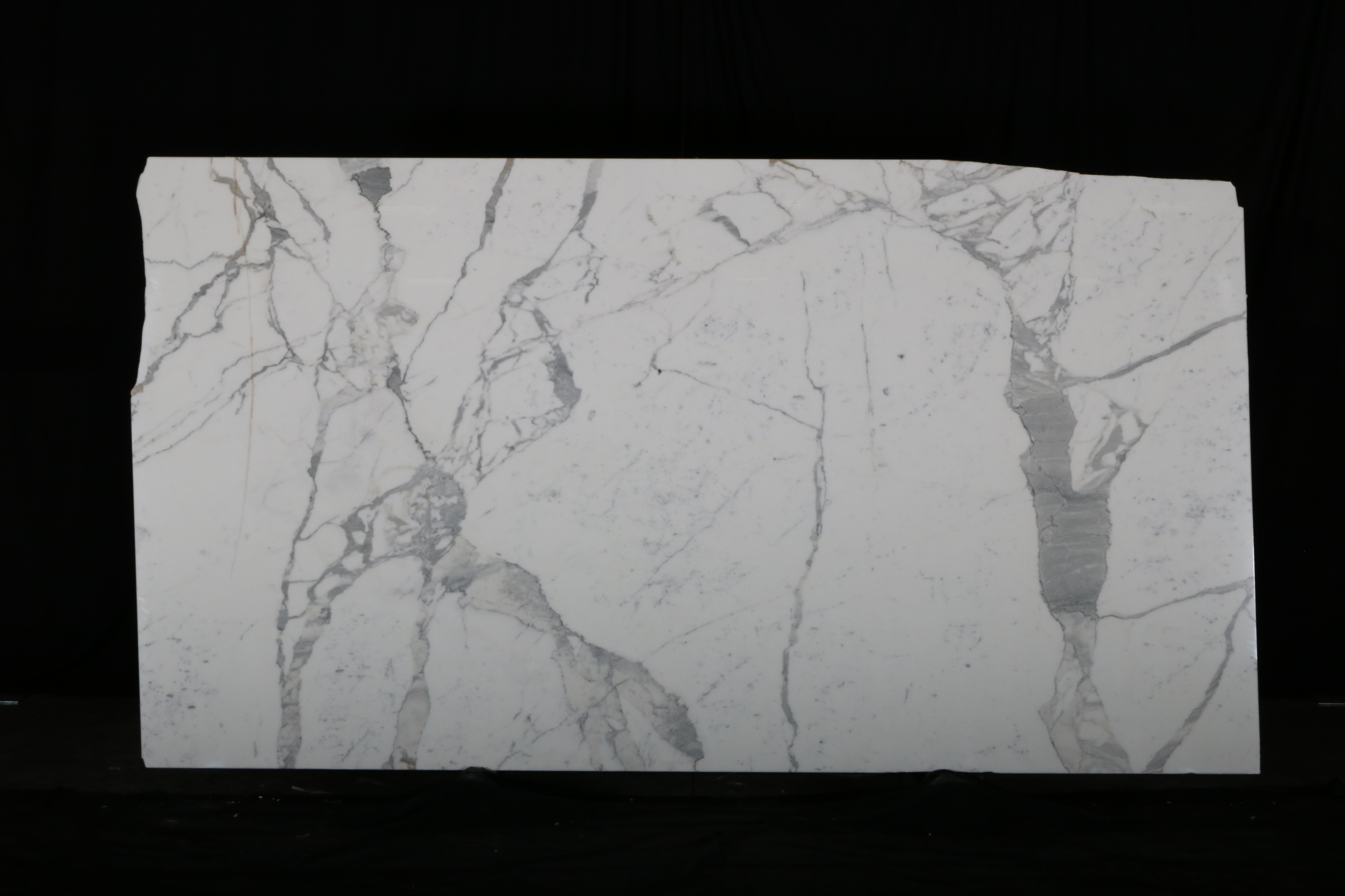 Statuary Extra Polished 2cm Slab
